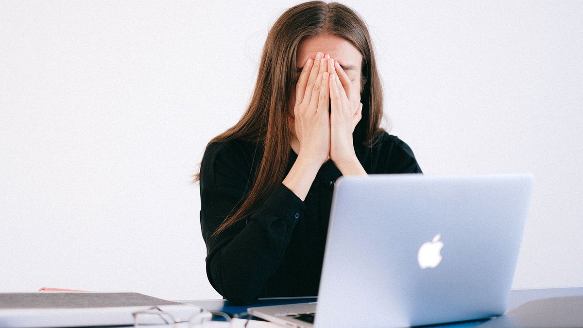 How to Reduce Eye Strain From Screens: Simple Habits That Actually Help