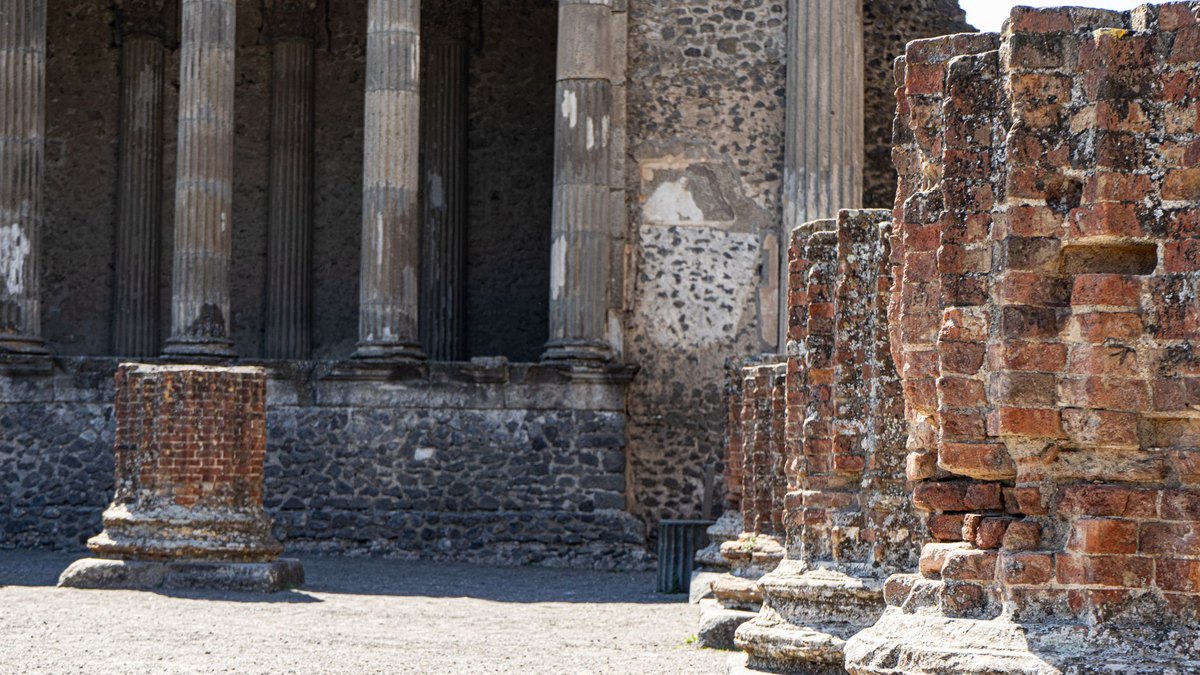 Pompeii: The City Frozen in a Single Afternoon