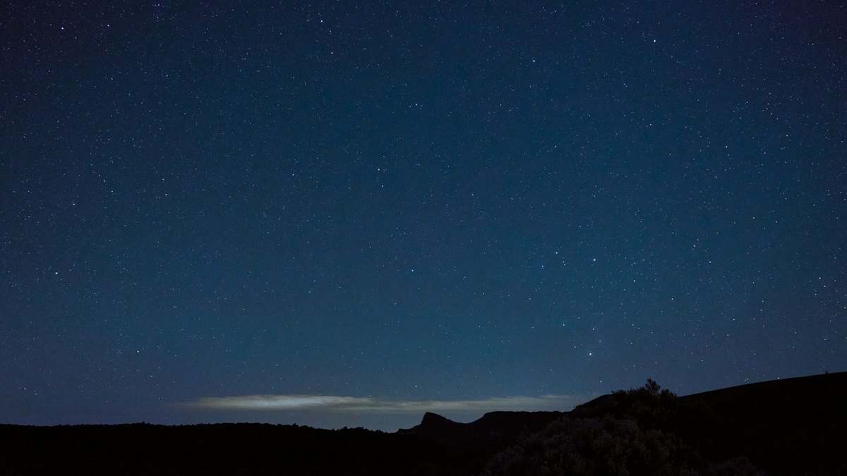 Why Is the Night Sky Dark? The Puzzle Called Olbers' Paradox